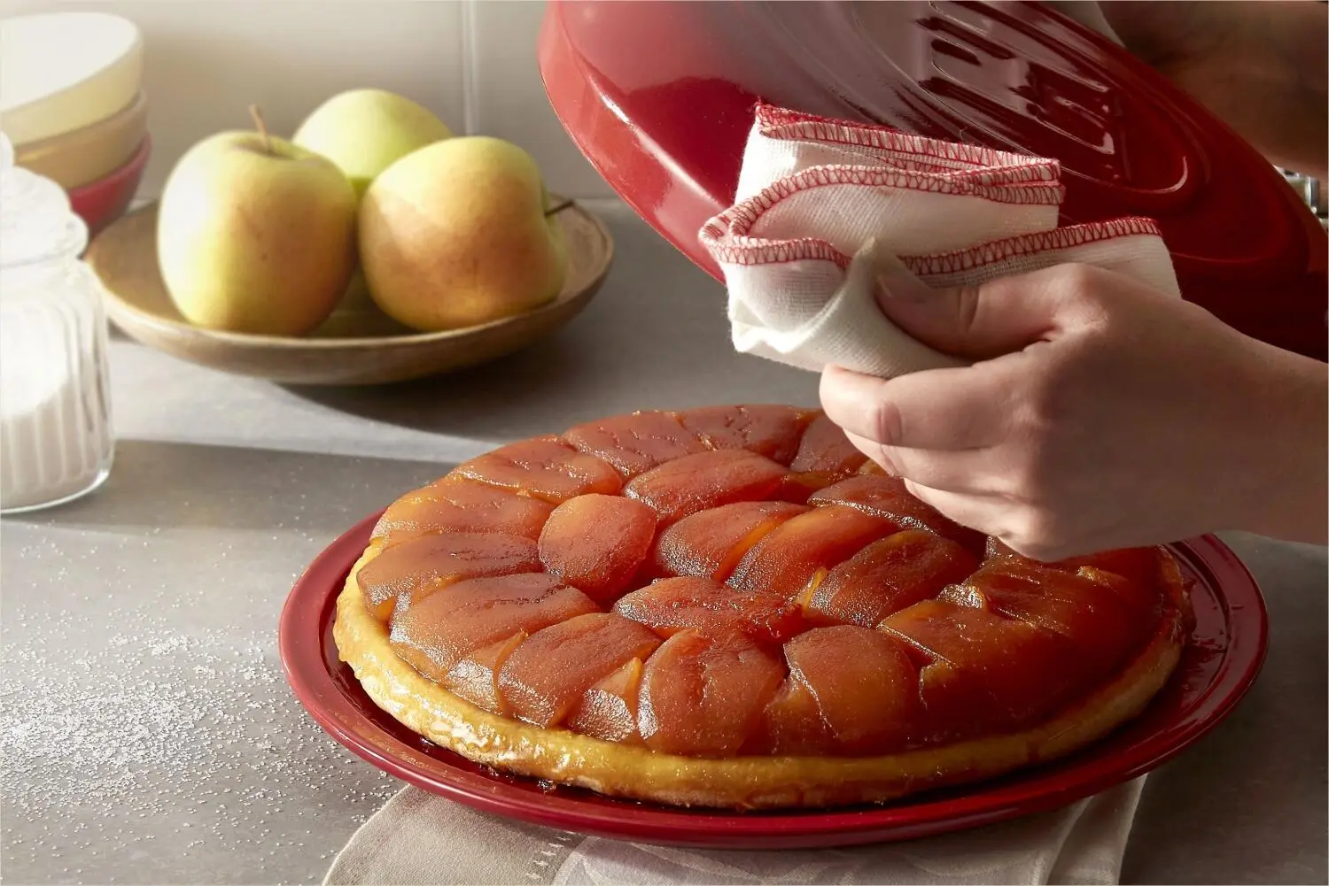 Emile Henry Tarte Tatin-Set In Granatapfel – Bild 3