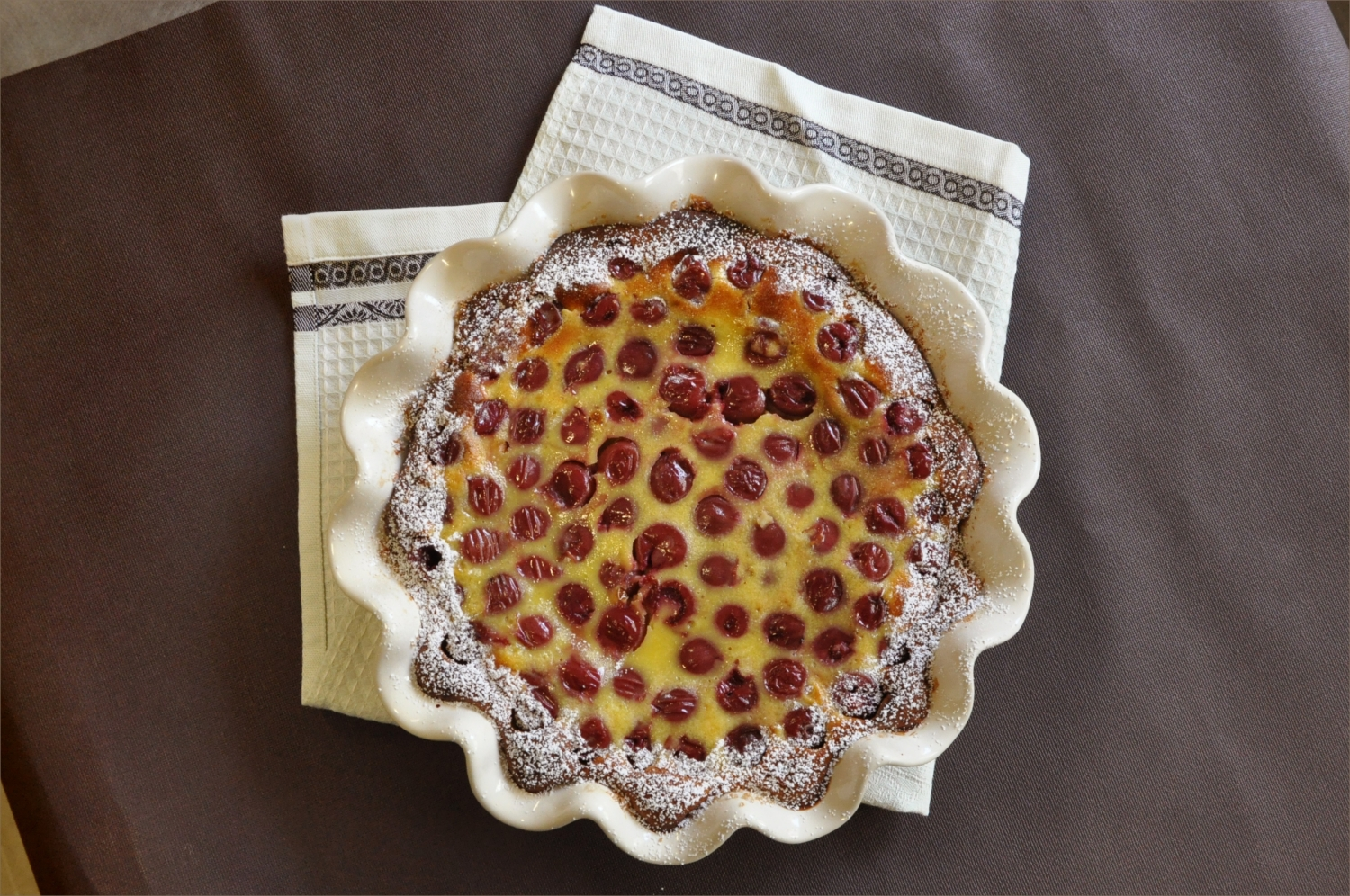 Emile Henry Pie Dish Mit Wellenrand In Ton – Bild 3