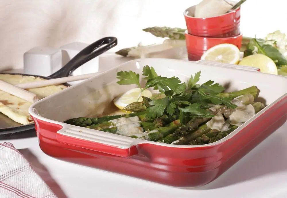 Le Creuset Auflaufform Tradition, Rechteckig In Kirschrot – Bild 3